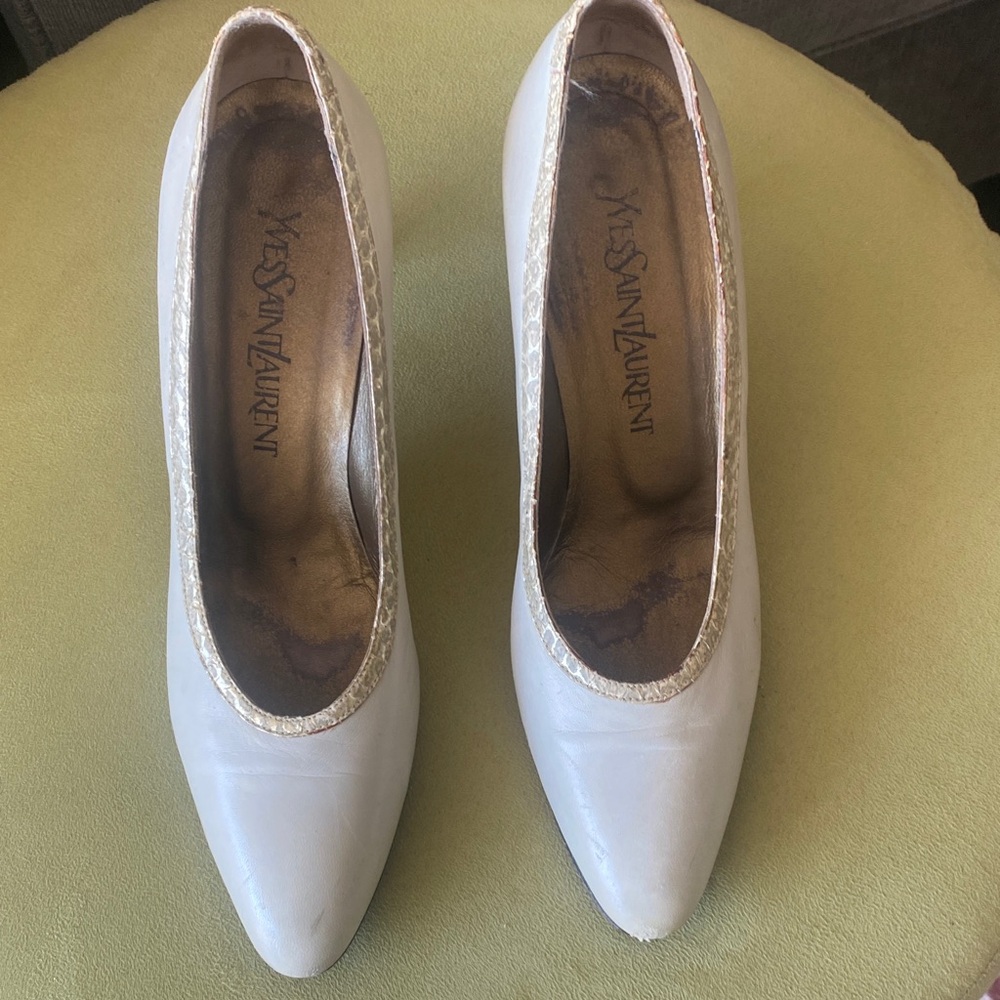 Yves Saint Laurent Cream Leather Pointed-Toe Pumps with snake Trim